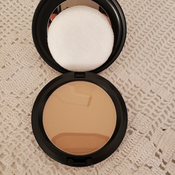 MAC New Blot Powder - Picture 3 of 3